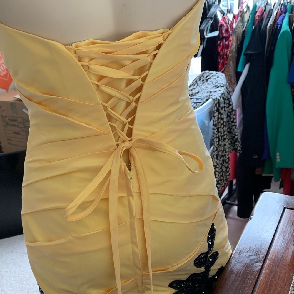 Night moves Y2k Mermaid Silhouette Sequin prom dress Yellow With Black Beadwork - Picture 3 of 7